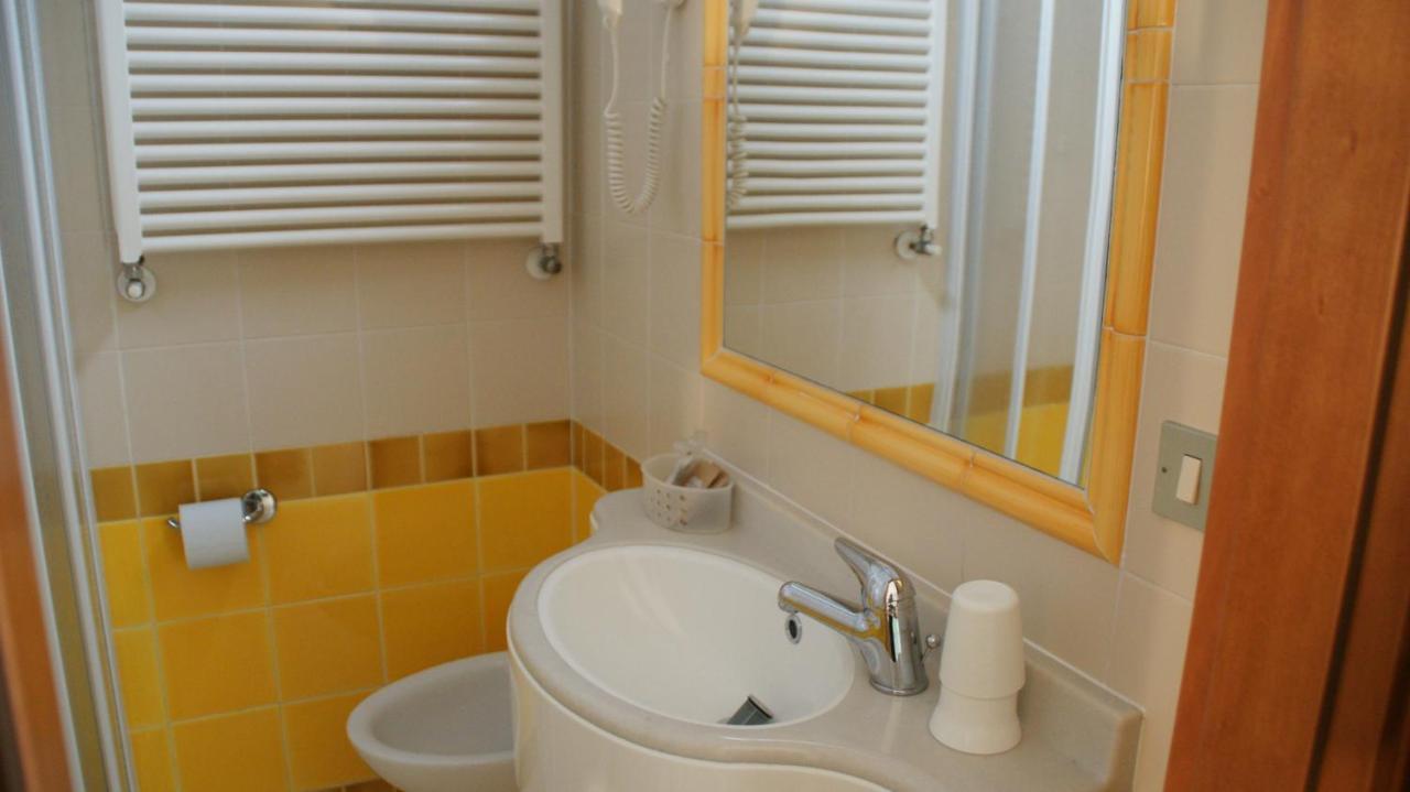 Hotel Verudella Rimini Buitenkant foto
