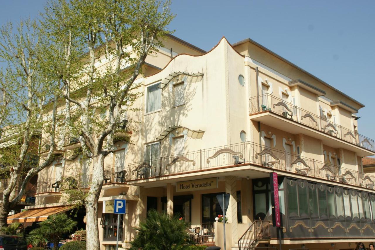 Hotel Verudella Rimini Buitenkant foto