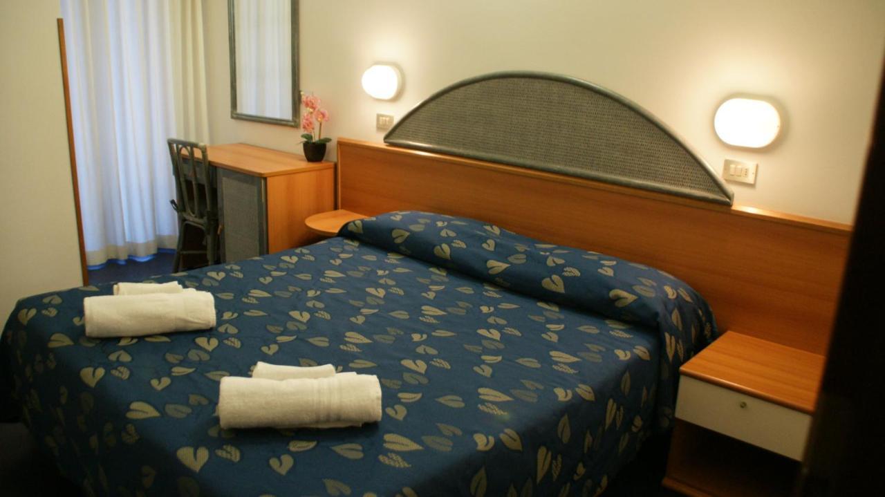 Hotel Verudella Rimini Buitenkant foto