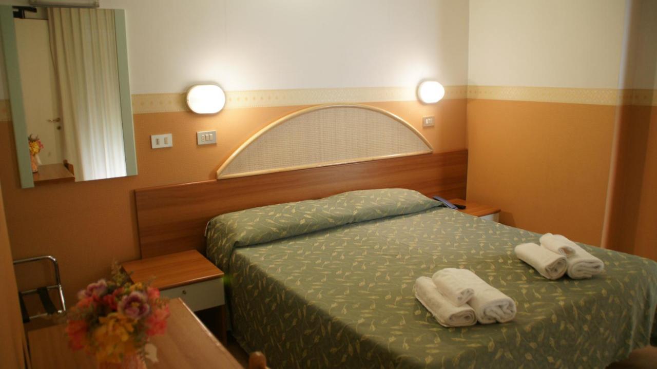 Hotel Verudella Rimini Buitenkant foto
