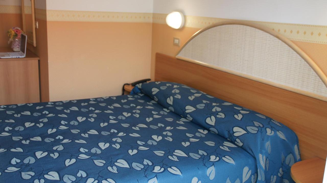 Hotel Verudella Rimini Buitenkant foto