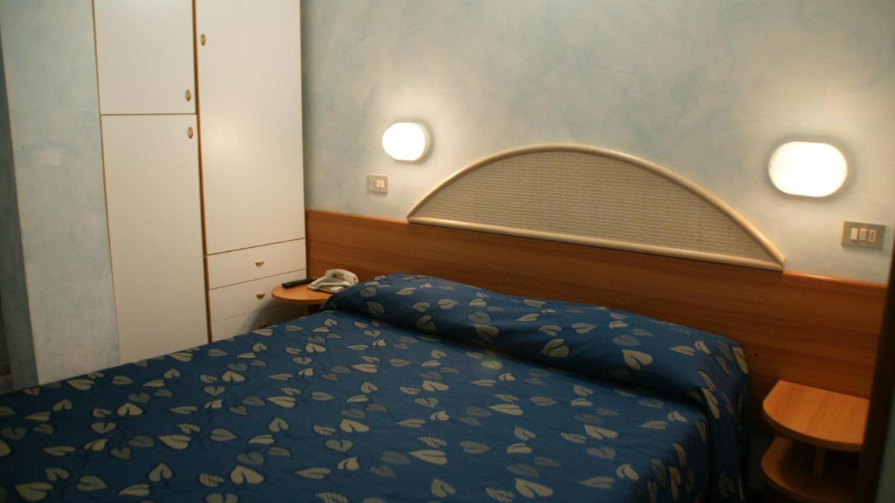 Hotel Verudella Rimini Buitenkant foto