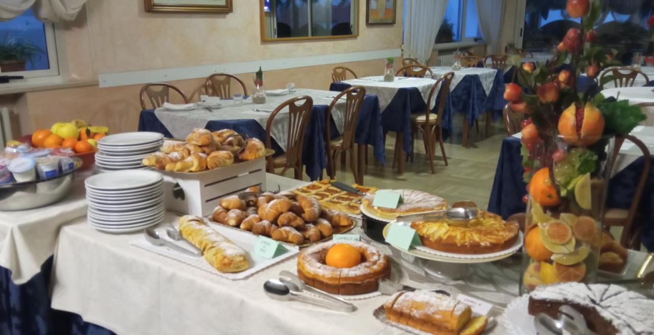 Hotel Verudella Rimini Buitenkant foto