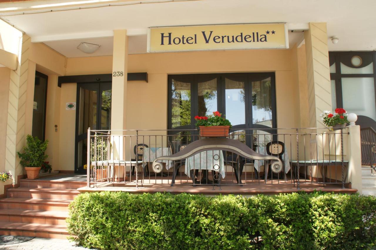 Hotel Verudella Rimini Buitenkant foto