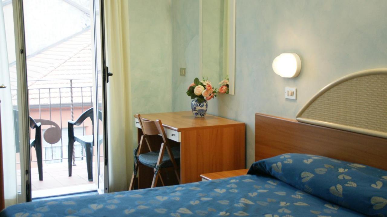 Hotel Verudella Rimini Buitenkant foto