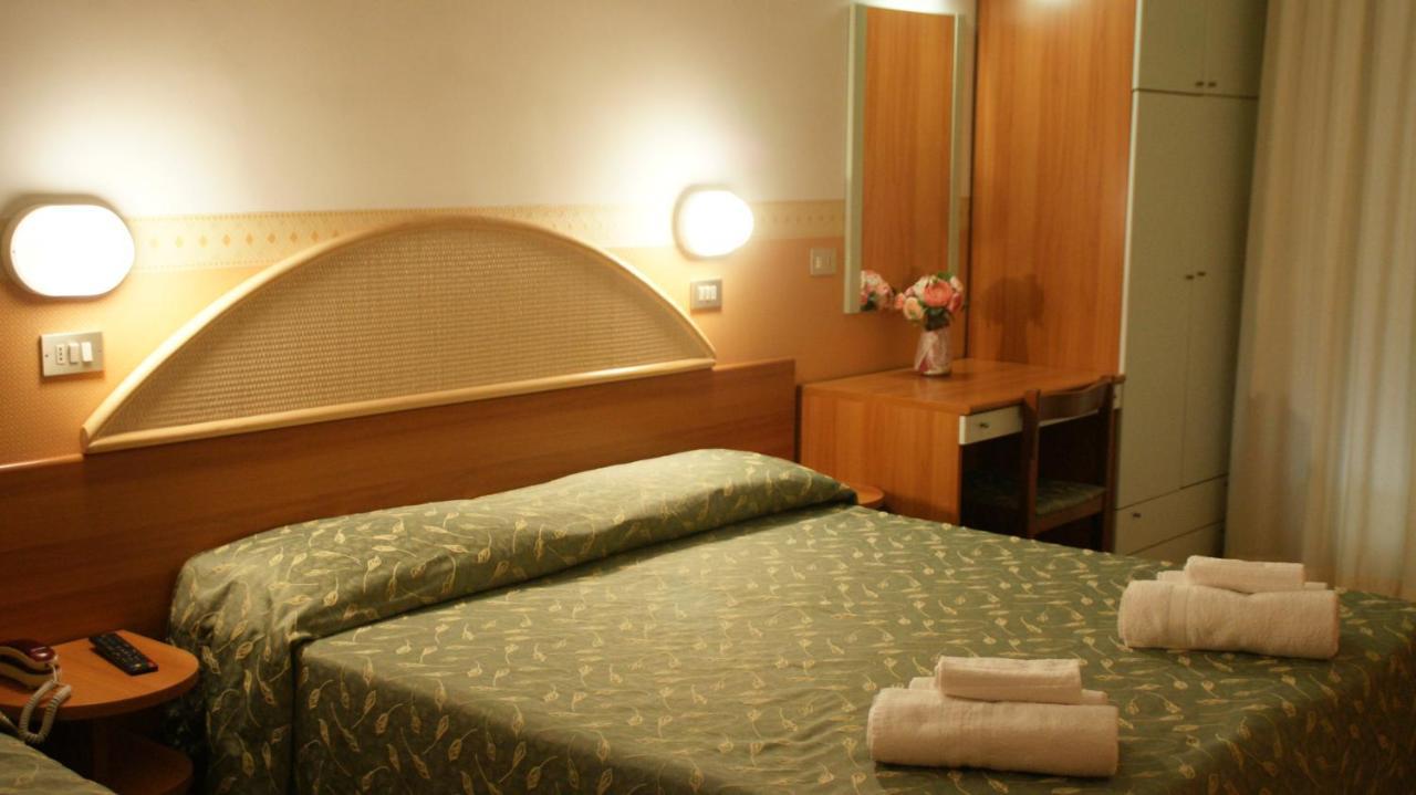 Hotel Verudella Rimini Buitenkant foto