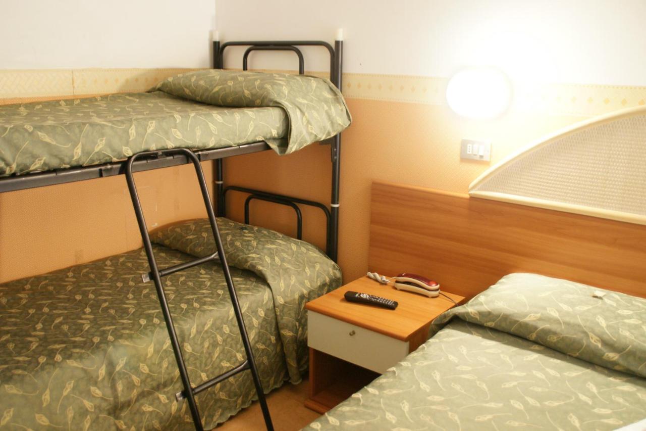 Hotel Verudella Rimini Buitenkant foto